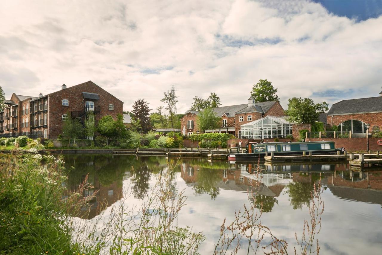 Lion Quays Resort Chirk Extérieur photo