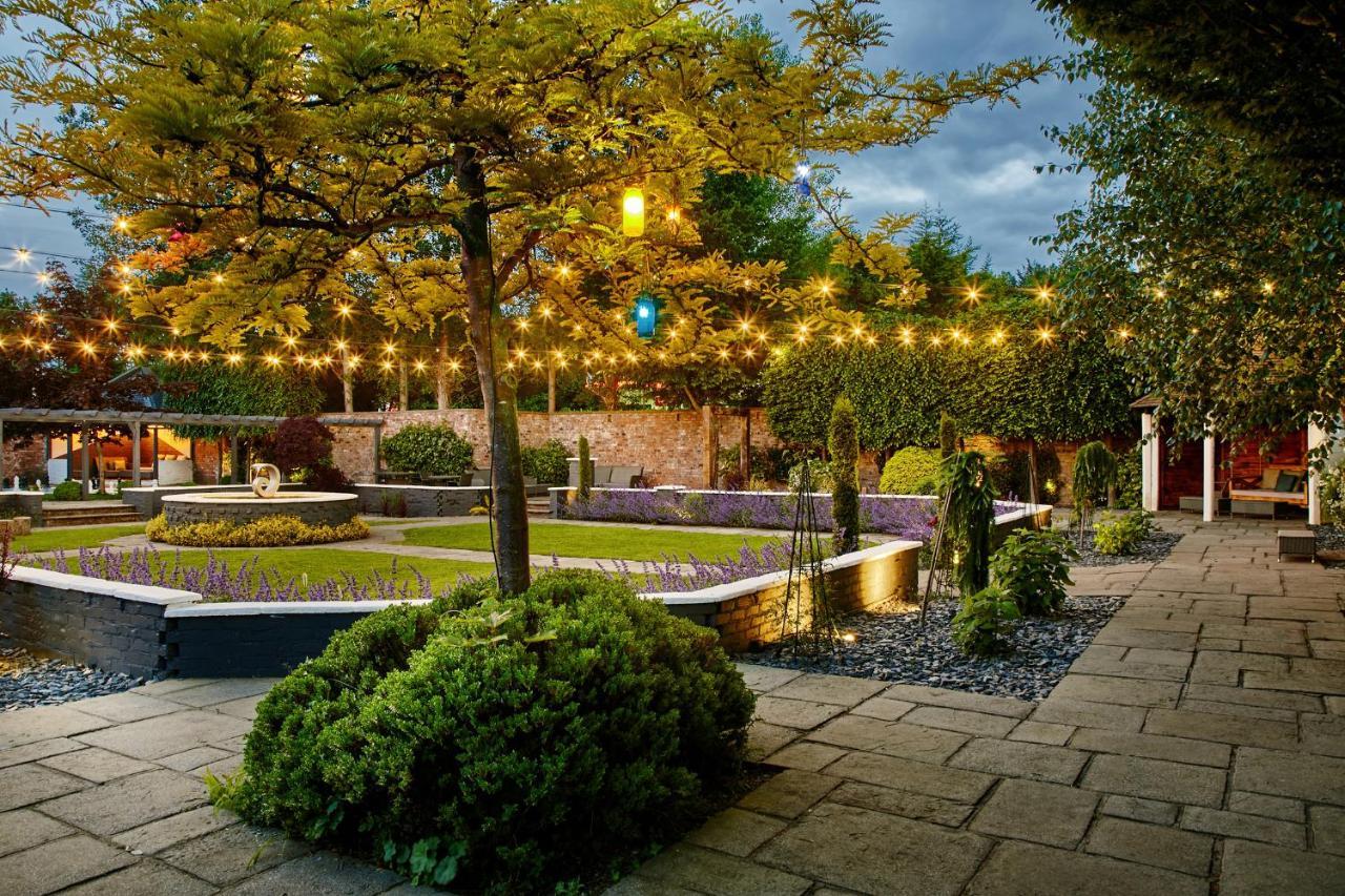 Lion Quays Resort Chirk Extérieur photo