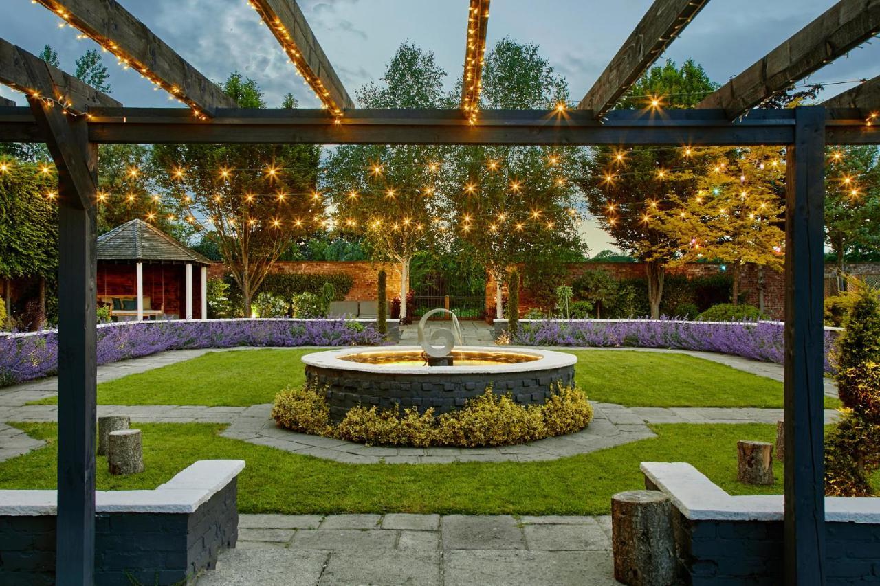 Lion Quays Resort Chirk Extérieur photo