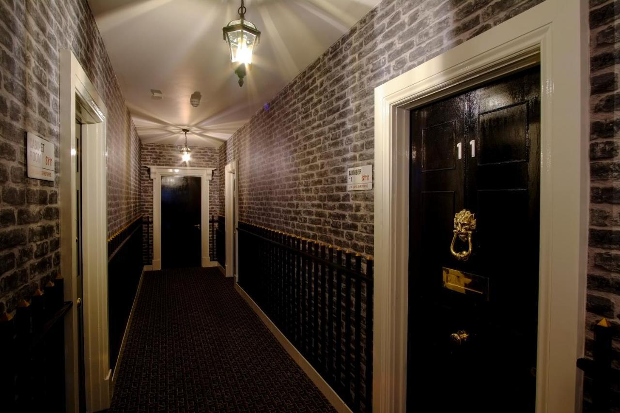 Lion Quays Resort Chirk Extérieur photo