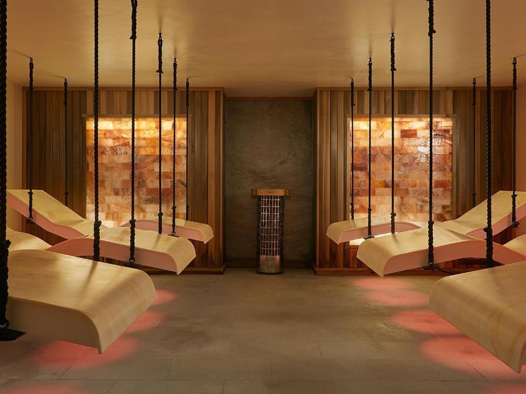 Lion Quays Resort Chirk Extérieur photo