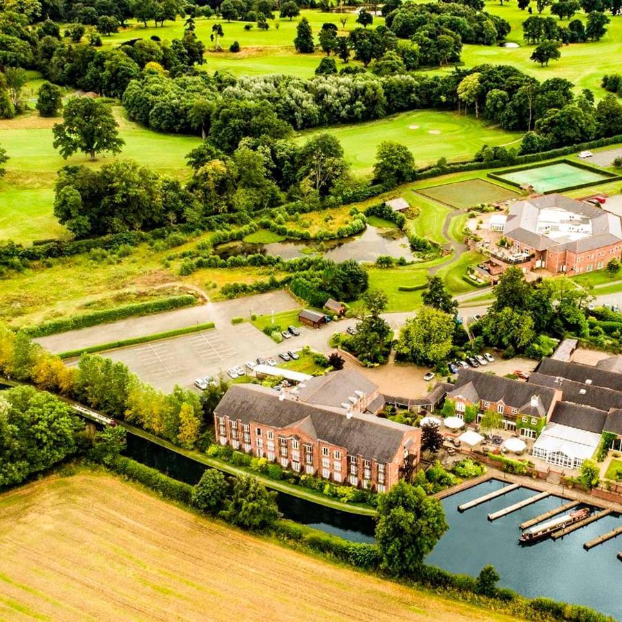 Lion Quays Resort Chirk Extérieur photo